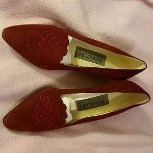 Light burgendy Ladies suede dress pumps